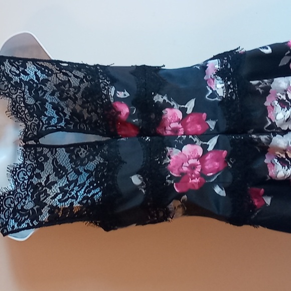 Gorgeous lace enhanced White House Black Market cocktail dress - Picture 6 of 9